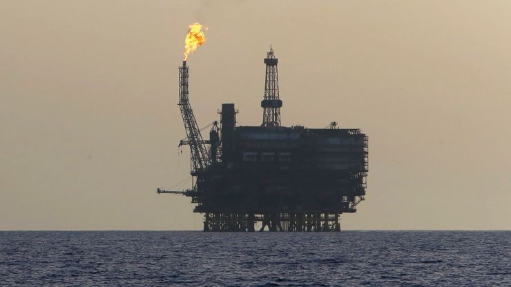 Một giàn khoan dầu ngoài khơi Libya - Ảnh: Reuters/CNBC.