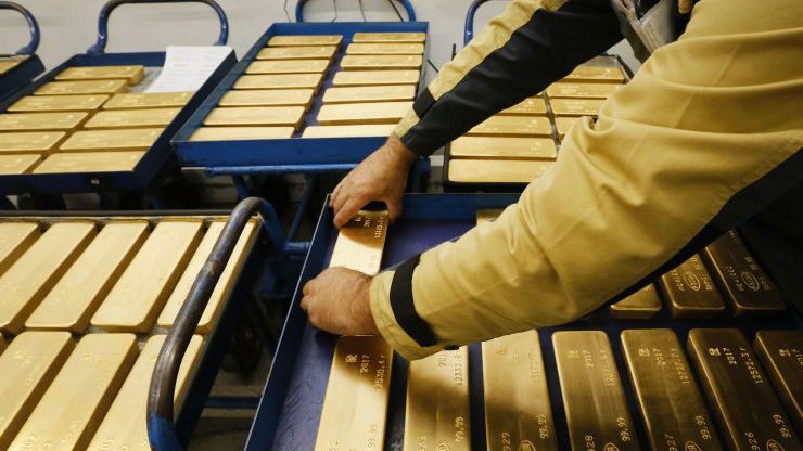 Giá vàng vừa có phiên giảm mạnh nhất trong 1 tháng - Ảnh: Reuters/CNBC.