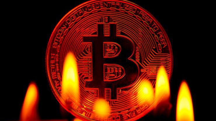 Cú sụt giá ngày 17/5 diễn ra sau 3 ngày giá Bitcoin giữ mốc 8.000 USD - Ảnh: Getty/CNBC.