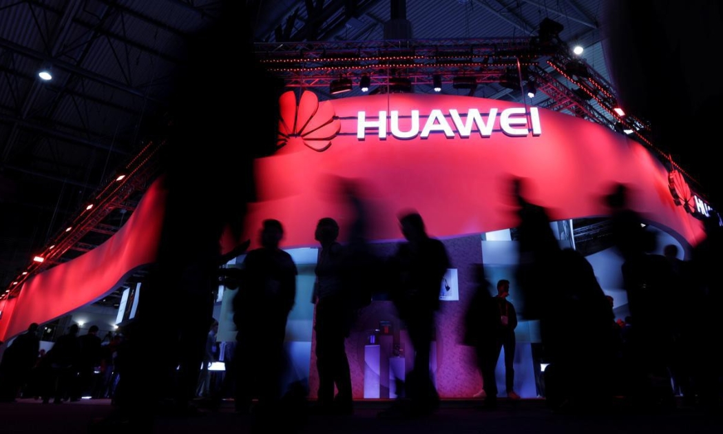 Nguồn tin nói rằng Huawei sẽ chỉ còn tiếp cận được với phiên bản công cộng của hệ điều hành di động Android của Google - Ảnh: Reuters.