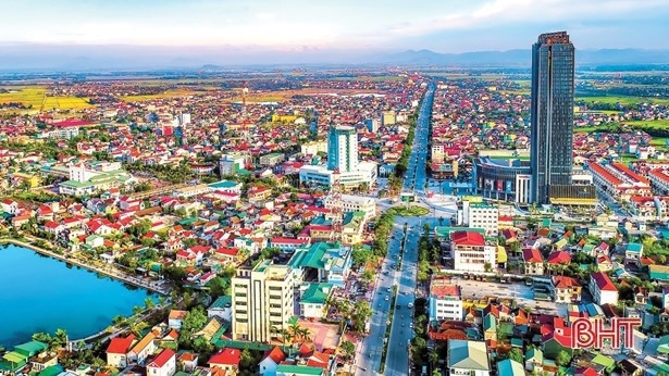 Hà Tĩnh có nền kinh tế phát triển đồng đều, hạ tầng giao thông hiện đại. Ảnh: báo Hà Tĩnh.