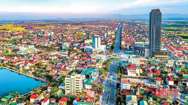 Hà Tĩnh có nền kinh tế phát triển đồng đều, hạ tầng giao thông hiện đại. Ảnh: báo Hà Tĩnh.