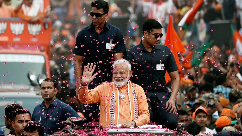 Thủ tướng Ấn Độ Narendra Modi ăn mừng chiến thắng bầu cử ngày 23/5 - Ảnh: Reuters.