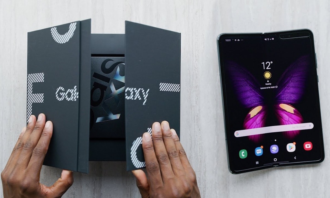 Chiếc điện thoại gập Galaxy Fold của Samsung.