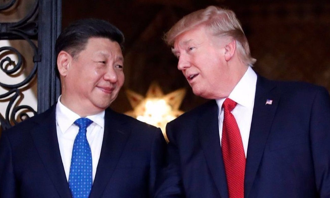 Chủ tịch Trung Quốc Tập Cận Bình (trái) và Tổng thống Mỹ Donald Trump trong một cuộc gặp vào năm 2017 - Ảnh: Reuters.