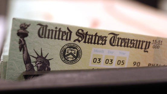 Đường cong lợi suất đảo ngược thường được xem là tín hiệu của suy thoái kinh tế sắp xảy ra.