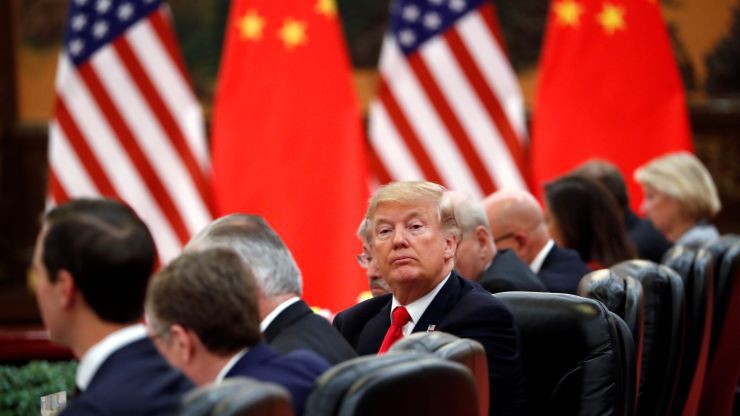 Tổng thống Mỹ Donald Trump tại Bắc Kinh, Trung Quốc, tháng 11/2017 - Ảnh: Reuters/CNBC.
