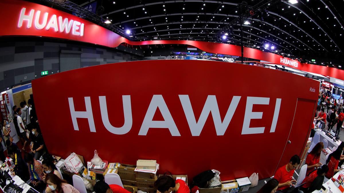 Huawei đang đương đầu sức ép lớn từ Mỹ - Ảnh: Reuters.