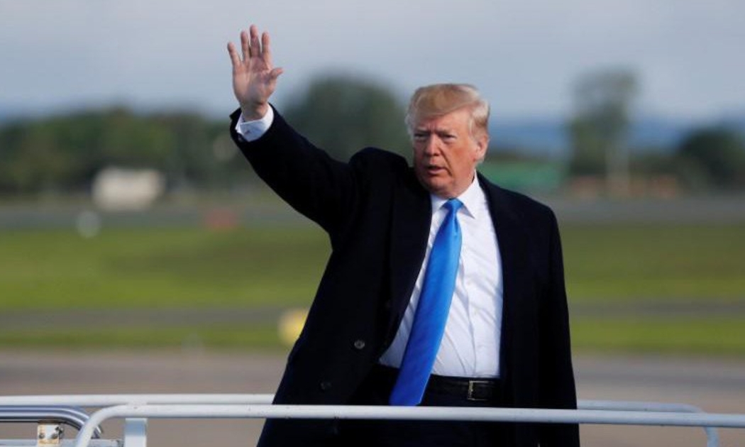 Tổng thống Mỹ Donald Trump tại sân bay Shannon ở Ireland ngày 6/6 - Ảnh: Reuters.