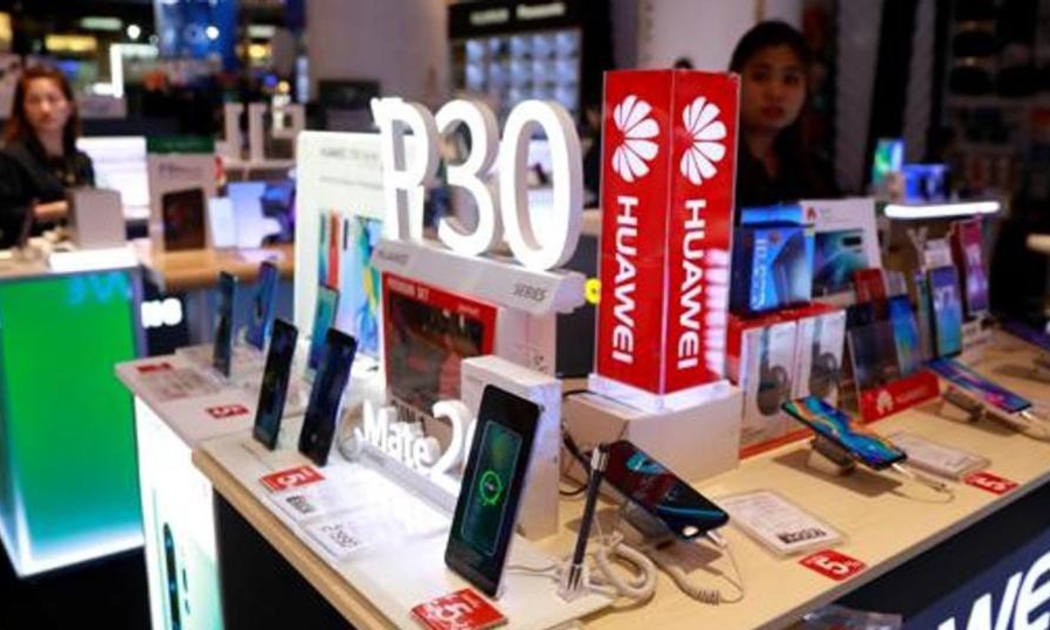 Doanh số smartphone Huawei có nguy cơ sụt giảm vì công ty bị nhiều nhà cung cấp Mỹ cắt quan hệ.