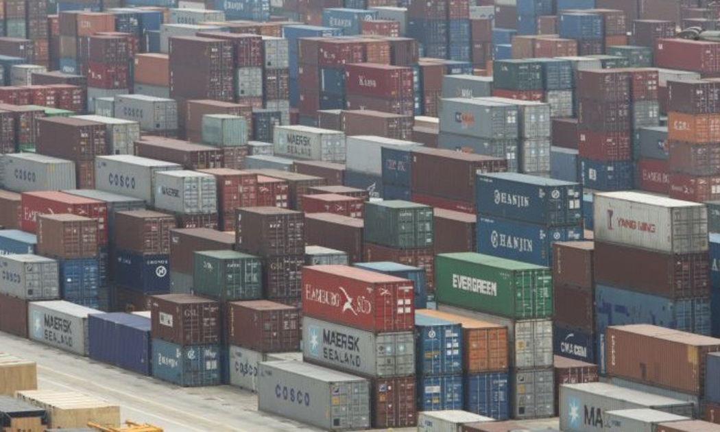 Những container hàng hóa ở cảng Thượng Hải, Trung Quốc - Ảnh: Getty/CNBC.