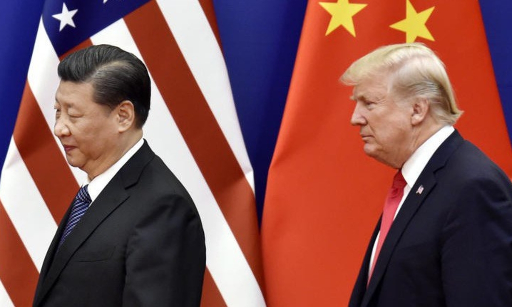 Chủ tịch Trung Quốc Tập Cận Bình (trái) và Tổng thống Mỹ Donald Trump trong một cuộc gặp vào năm 2017 - Ảnh: Reuters.