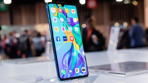 “Huawei lo doanh số smartphone ở nước ngoài giảm quá nửa”