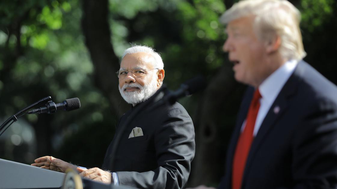 Thủ tướng Ấn Độ Narendra Modi (trái) và Tổng thống Mỹ Donald Trump trong một cuộc họp báo ở Nhà Trắng, tháng 6/2017 - Ảnh: Reuters.