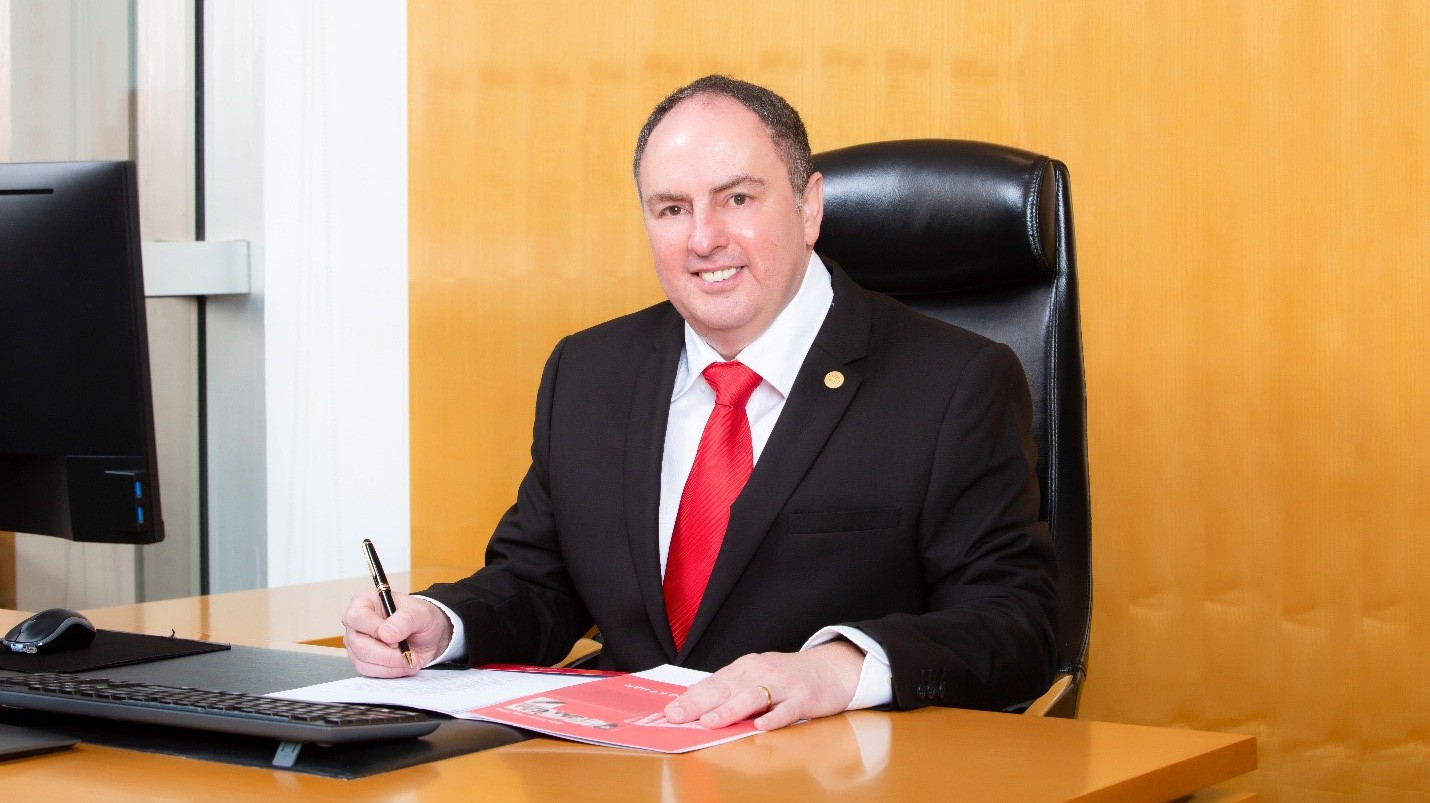 Ông Clive Baker - CEO của Công ty TNHH Bảo hiểm nhân thọ Prudential Việt Nam, chia sẻ về chiến dịch giới thiệu cam kết thương hiệu mới “We DO”.