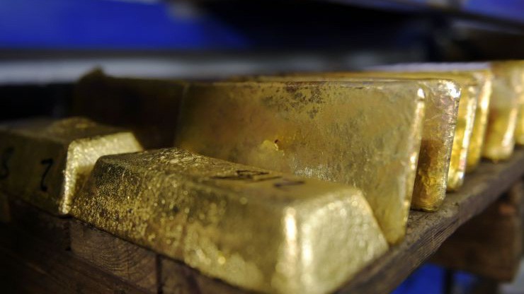 Giá vàng thế giới đang giữ đà tăng "chóng mặt" nhờ khả năng FED sắp hạ lãi suất - Ảnh: Bloomberg/CNBC.