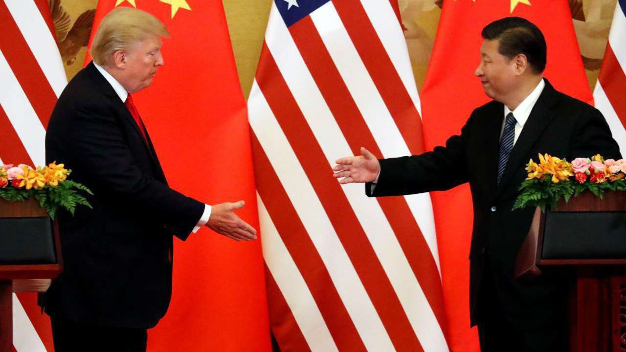 Tổng thống Mỹ Donald Trump (trái) và Chủ tịch Trung Quốc Tập Cận Bình - Ảnh: Reuters.