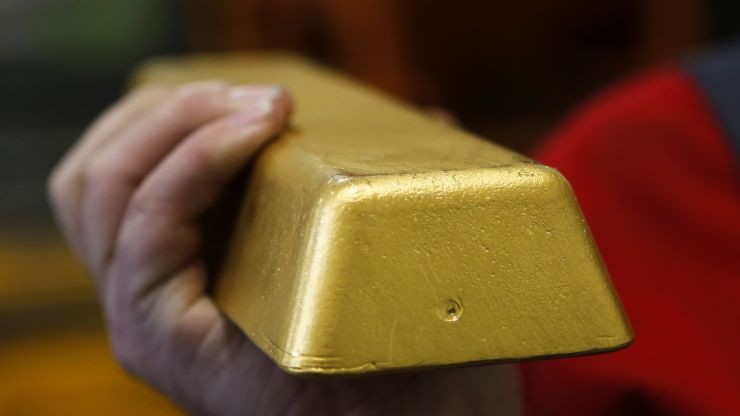 Giá vàng thế giới đang ở vùng đỉnh của 6 năm - Ảnh: Reuters.