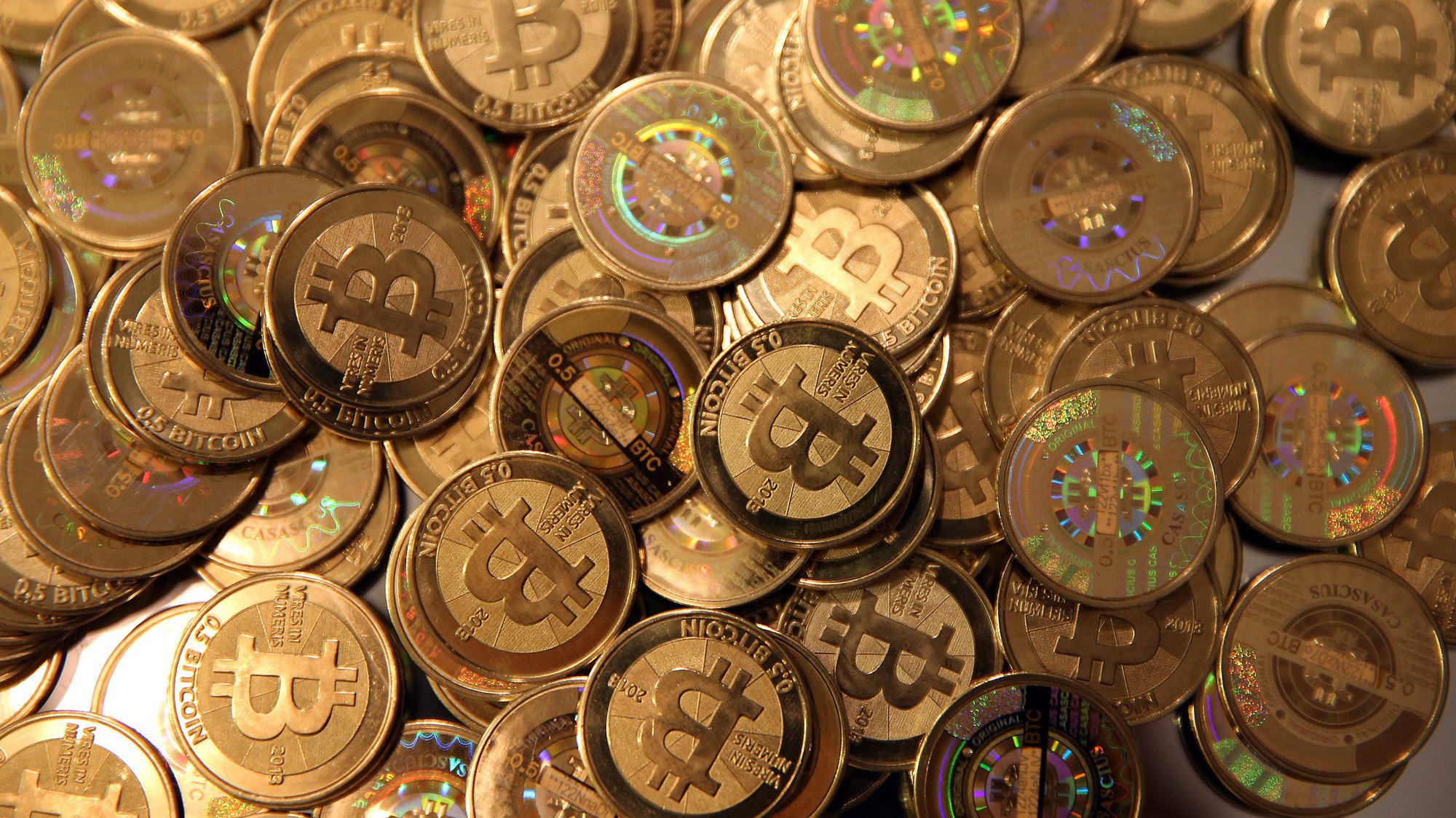 Cú sụt giá ngày thứ Năm của Bitcoin một lần nữa cho thấy rủi ro lớn mà nhà đầu tư phải đối mặt khi dấn thân vào lĩnh vực tiền ảo - Ảnh: Bloomberg.