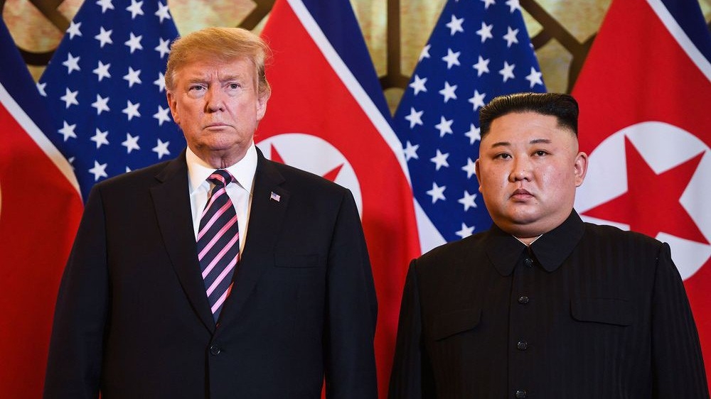 Tổng thống Mỹ Donald Trump (trái) và Chủ tịch Triều Tiên Kim Jong Un tại Hà Nội hôm 27/2/2019 - Ảnh: Getty/Bloomberg.