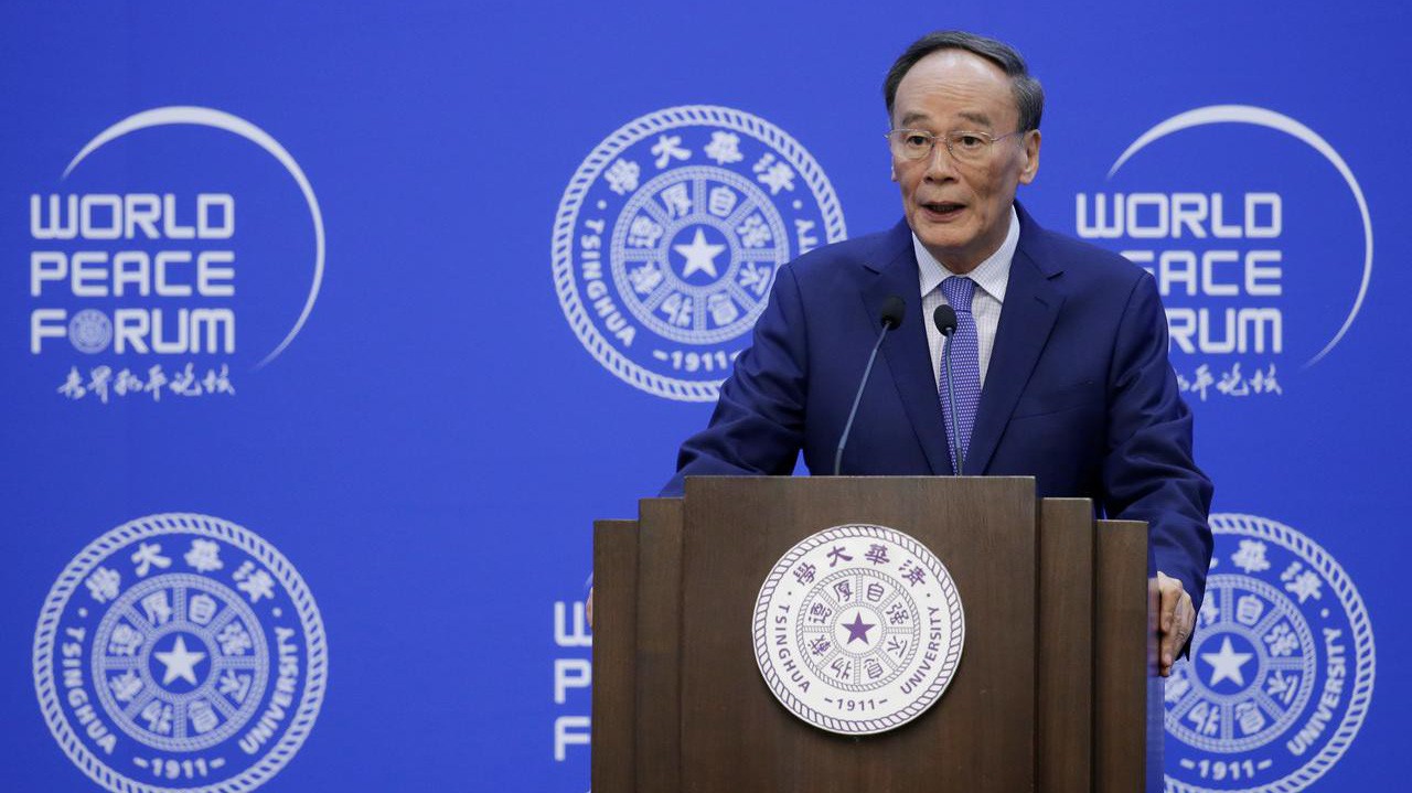 Phó chủ tịch Trung Quốc Vương Kỳ Sơn phát biểu ngày 8/7 - Ảnh: Reuters.