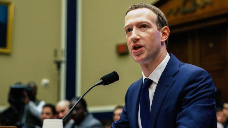 Nhà sáng lập Facebook, ông Mark Zuckerberg, trong một cuộc điều trần trước Quốc hội Mỹ ở Washington vào tháng 4/2018 - Ảnh: Getty/CNBC.