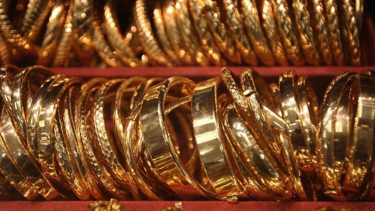 Mức 1.400 USD/oz của giá vàng thế giới đang được củng cố bởi khả năng Cục Dự trữ Liên bang Mỹ (FED) giảm lãi suất vào cuối tháng - Ảnh: Getty/CNBC.