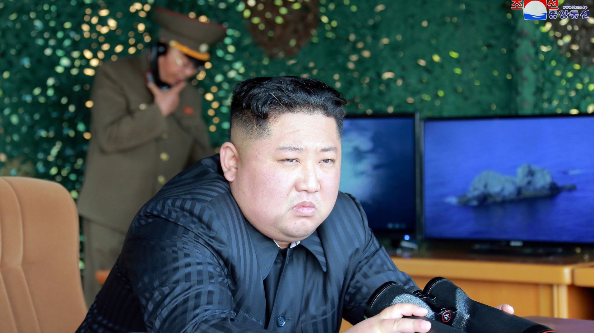 Nhà lãnh đạo Triều Tiên Kim Jong Un thị sát một cuộc tập trận quân đội nước này hồi tháng 4/2019 - Ảnh: KCNA/Reuters.