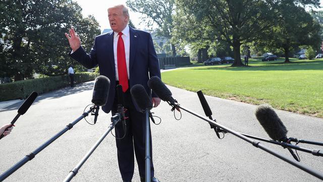 Tổng thống Mỹ Donald Trump phát biểu trước báo giới ngày 30/7 - Ảnh: Reuters.