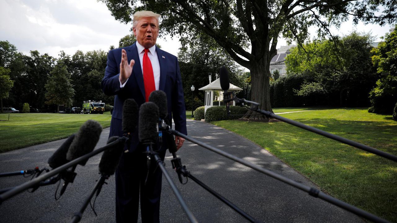 Tổng thống Mỹ Donald Trump phát biểu trước báo giới tại Nhà Trắng ngày 1/8 - Ảnh: Reuters.