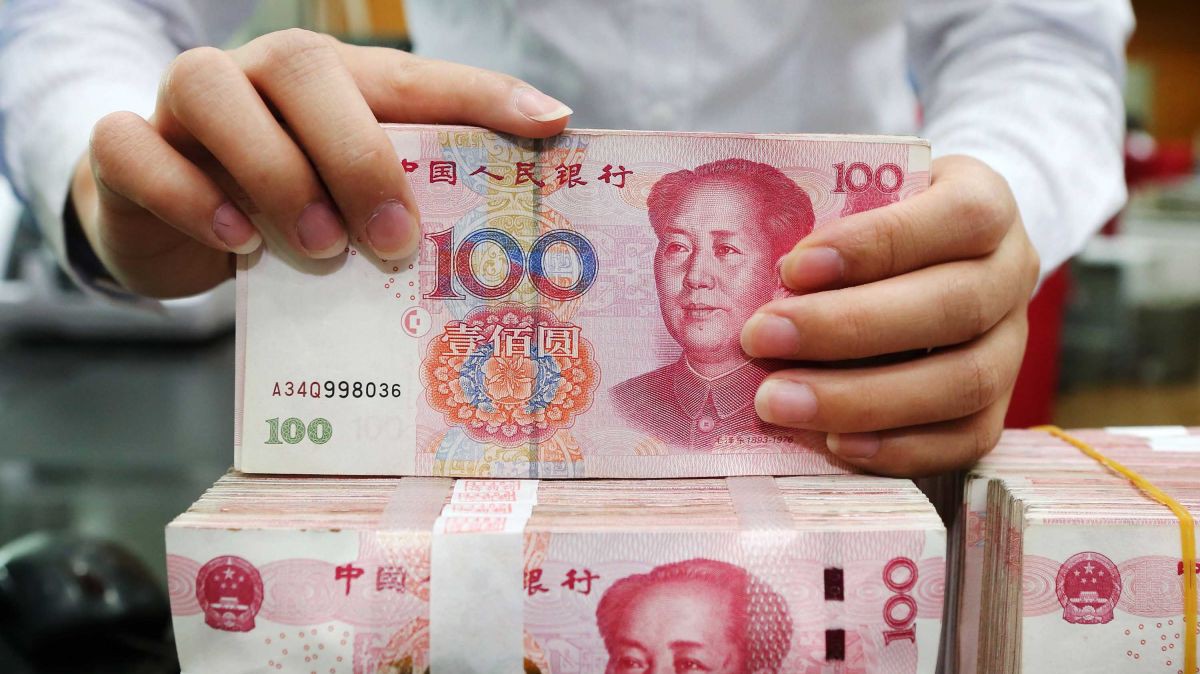 Ngày 5/8, tỷ giá Nhân dân tệ so với đồng USD sụt dưới ngưỡng quan trọng 7 tệ đổi 1 USD, thấp nhất 1 thập kỷ - Ảnh: CNN.