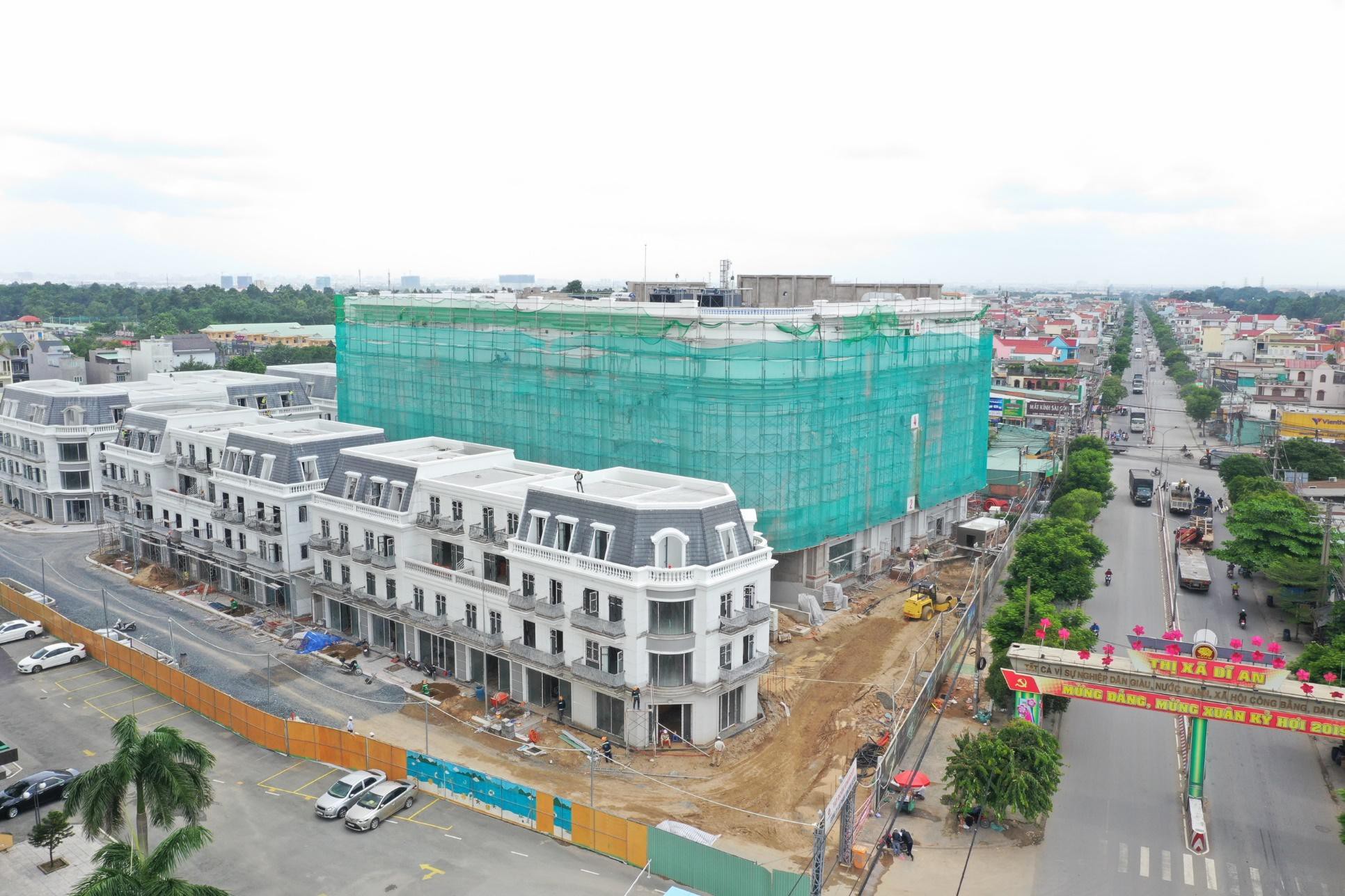 Cận cảnh tiến độ xây dựng của Vincom Plaza Dĩ An đầu tiên tại Bình Dương - Ảnh 1.