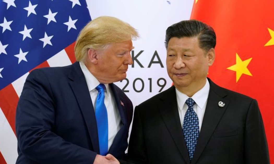 Tổng thống Mỹ Donald Trump (trái) và Chủ tịch Trung Quốc Tập Cận Bình tại cuộc gặp ở Osaka, Nhật Bản vào cuối tháng 6/2019 - Ảnh: Reuters.