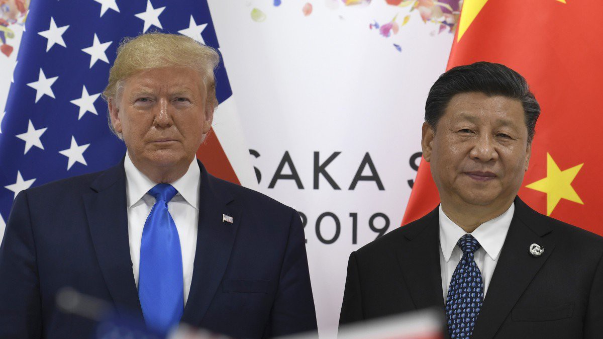 Tổng thống Mỹ Donald Trump (trái) và Chủ tịch Trung Quốc Tập Cận Bình - Ảnh: Reuters.