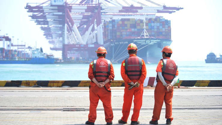 Một cảng biển ở Thanh Đảo, Sơn Đông, Trung Quốc - Ảnh: Reuters.