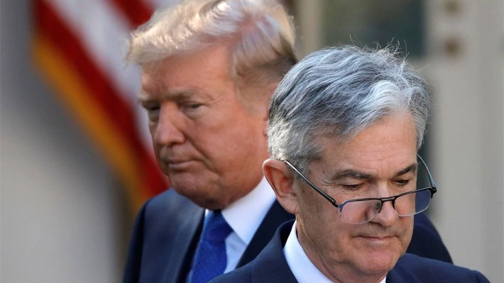 Tổng thống Mỹ Donald Trump (trái) và Chủ tịch Cục Dự trữ Liên bang Mỹ (FED) Jerome Powell - Ảnh: Reuters.