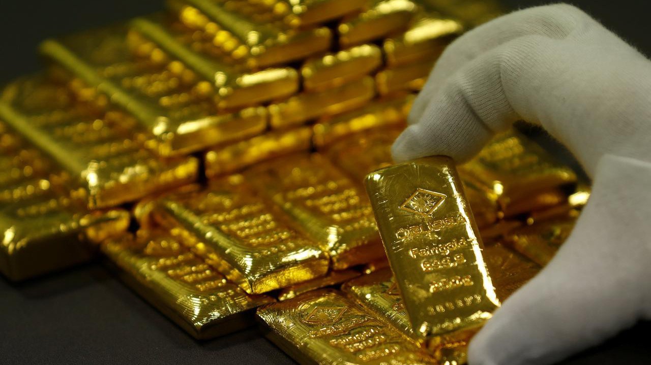 Tuần này, giá vàng thế giới giảm 0,7%, đánh dấu tuần giảm thứ ba liên tiếp - Ảnh: Reuters.