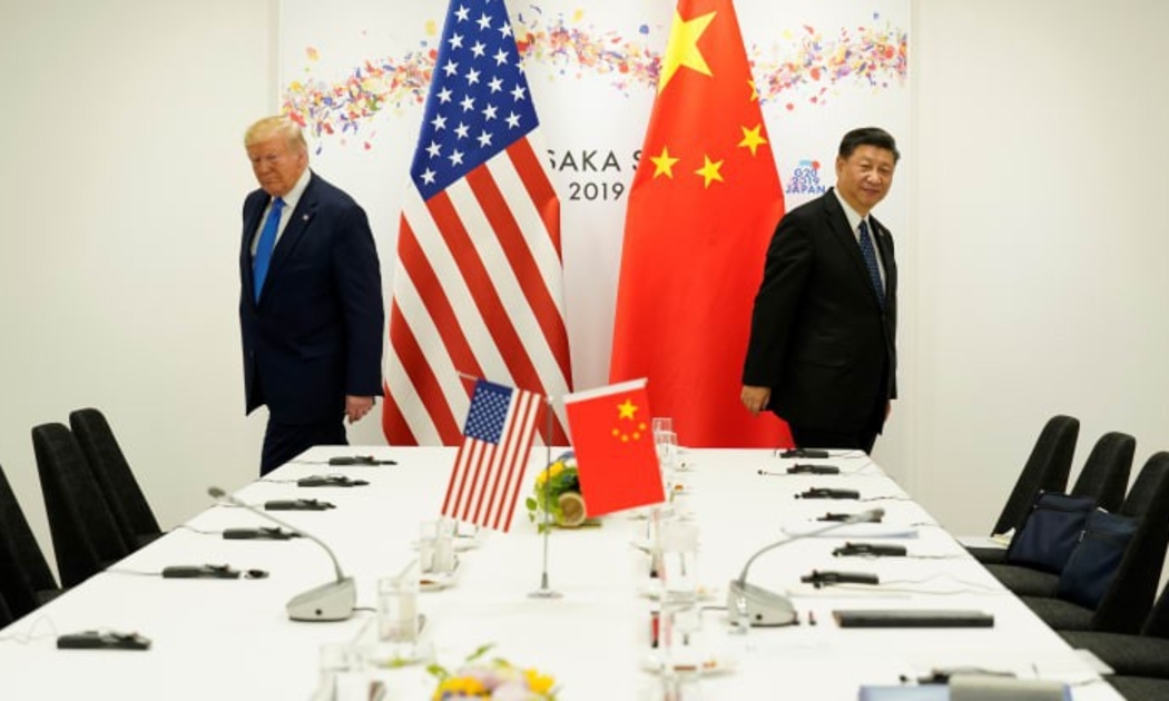 Tổng thống Mỹ Donald Trump (trái) và Chủ tịch Trung Quốc Tập Cận Bình trong cuộc gặp ở Osaka, Nhật Bản hôm 29/6 - Ảnh: Reuters/CNBC.
