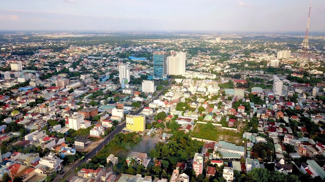 Là trung tâm giao thương của các thành phố lớn, quy mỗ dân số lớn, Dĩ An hội tụ đầy đủ yếu tố để phát triển nhà phố thương mại.