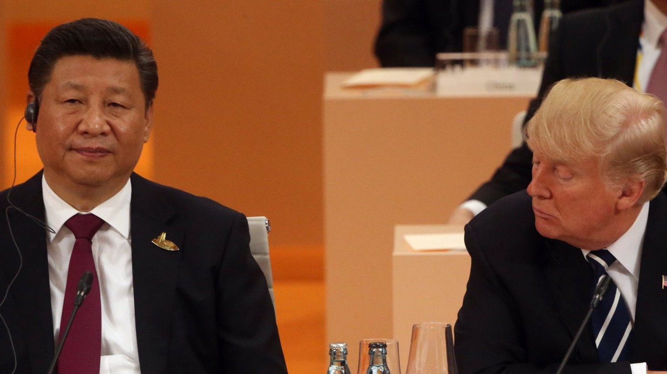 Chủ tịch Trung Quốc Tập Cận Bình (trái) và Tổng thống Mỹ Donald Trump tại thượng đỉnh G20 ở Hamburg, Đức, tháng 7/2017 - Ảnh: Getty.