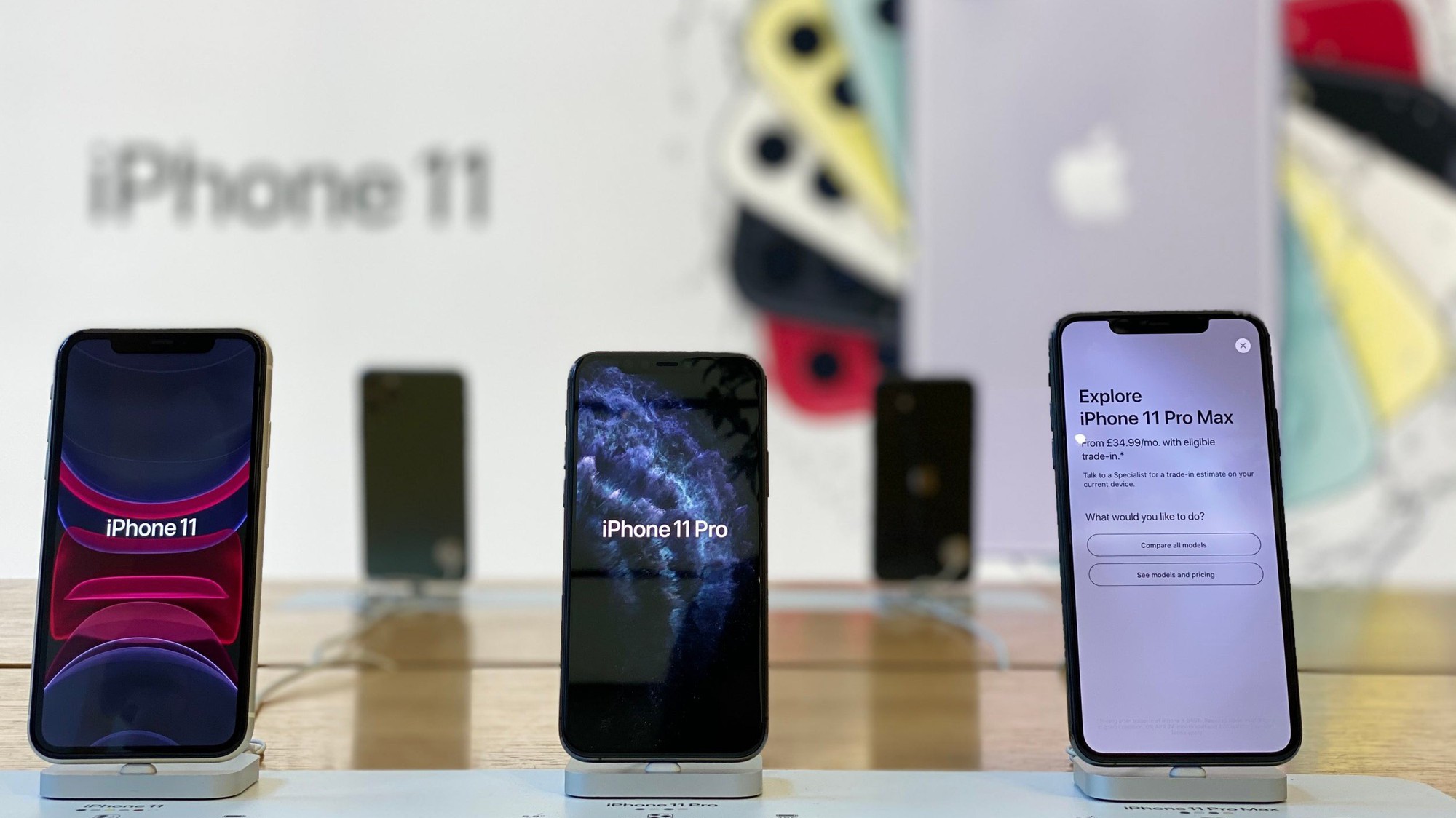 Ba mẫu iPhone thế hệ mới nhất - Ảnh: Standard.