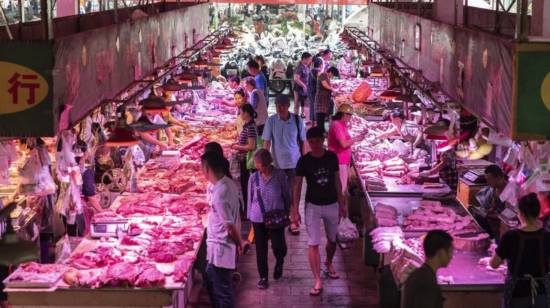 Trung Quốc là nước tiêu thụ nhiều thịt lợn nhất thế giới - Ảnh: Bloomberg.