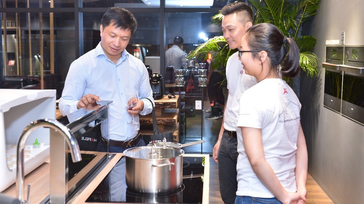 "Sự kiện khai trương showroom Häfele Hà Nội thu hút sự quan tâm của nhiều khách hàng với những sản phẩm công năng, hiện đại."