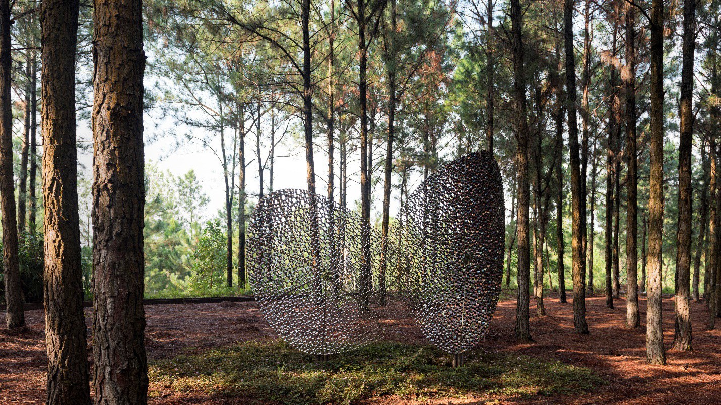 “Phân tử 190916” - Thép không gỉ - 300 x 400 x 800cm, NĐK Yongsun Jang.