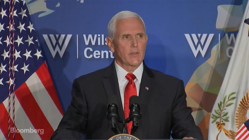 Phó tổng thống Mỹ Mike Pence trong bài phát biểu về Trung Quốc ở Trung tâm Quốc tế Woodrow Wilson ở Washington ngày 25/10 - Ảnh: Bloomberg.