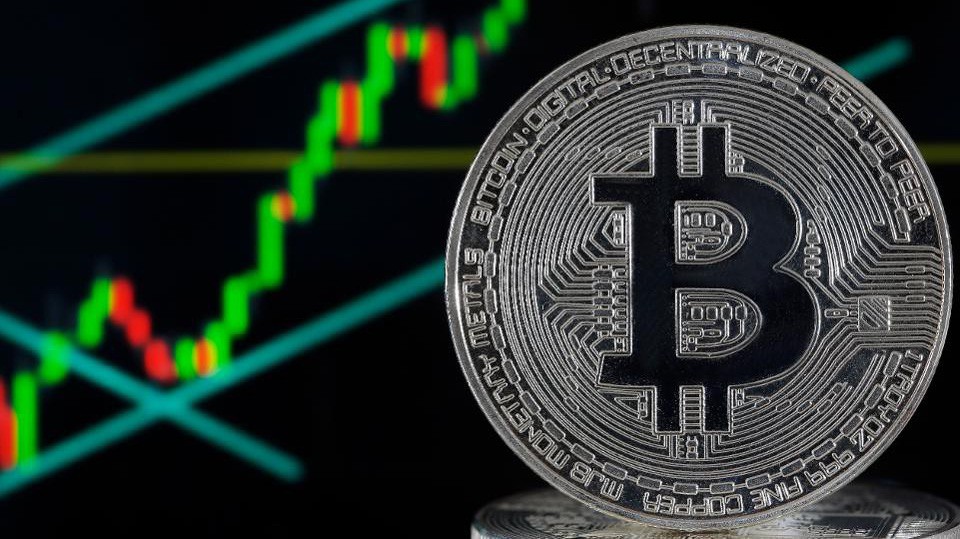 Dù tăng mạnh, giá Bitcoin hiện vẫn chưa bằng một nửa so với mức kỷ lục gần 20.000 USD thiết lập vào cuối năm 2017.