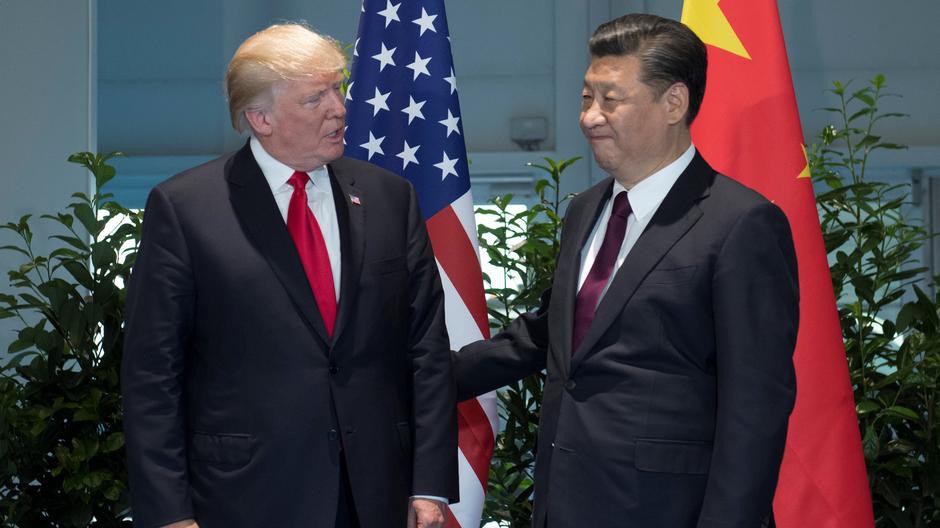 Tổng thống Mỹ Donald Trump (trái) và Chủ tịch Trung Quốc Tập Cận Bình - Ảnh: Reuters.