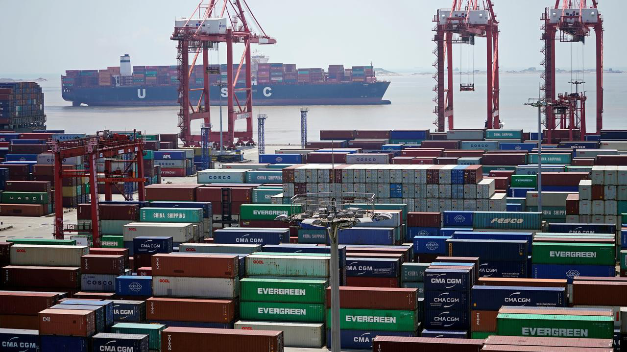 Những container hàng hóa ở cảng nước sâu Dương Sơn, Thượng Hải, Trung Quốc, tháng 5/2019 - Ảnh: Reuters.