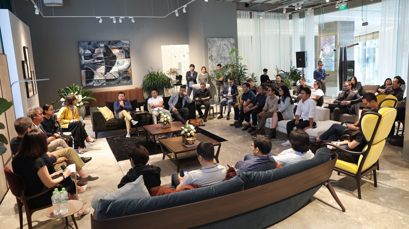 Buổi đàm luận được tổ chức tại Trung tâm Nội thất Bellavita Luxury, toạ lạc ở Trung tâm thương mại Sun Grand City Ancora.