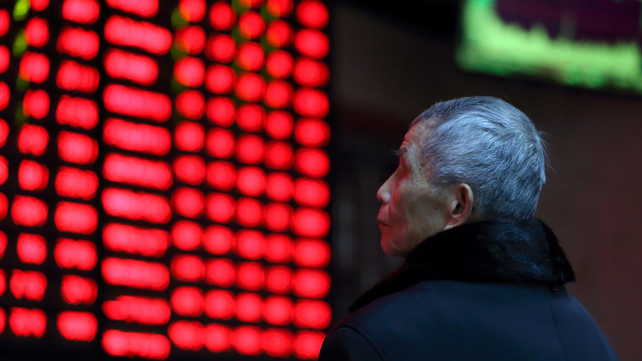 Nhà đầu tư chứng khoán châu Á bất an vì biểu tình leo thang ở Hồng Kông và bấp bênh đàm phán thương mại Mỹ-Trung - Ảnh: Reuters.